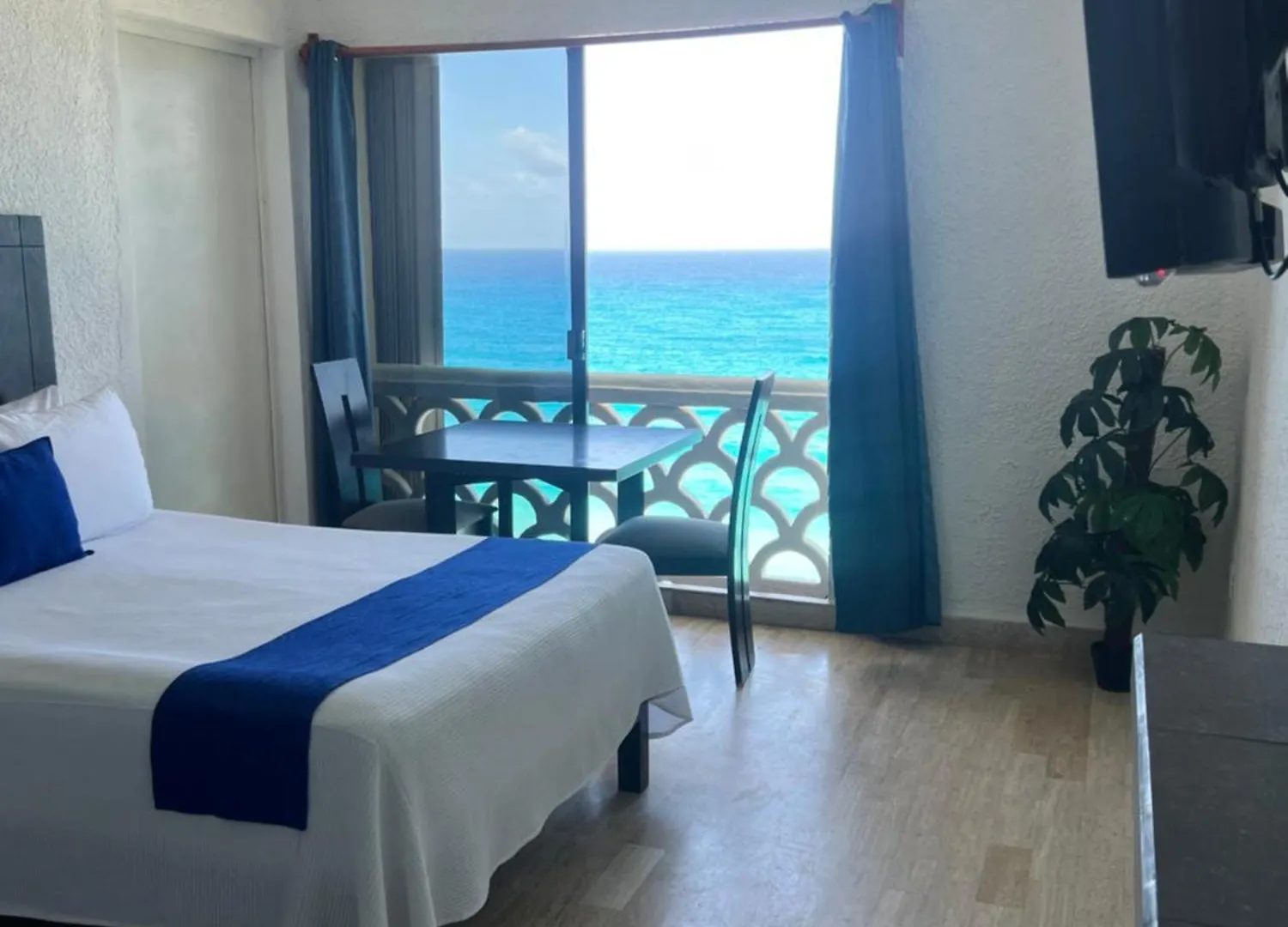 Cancun Plaza Estudios Frente Al Mar Mexico